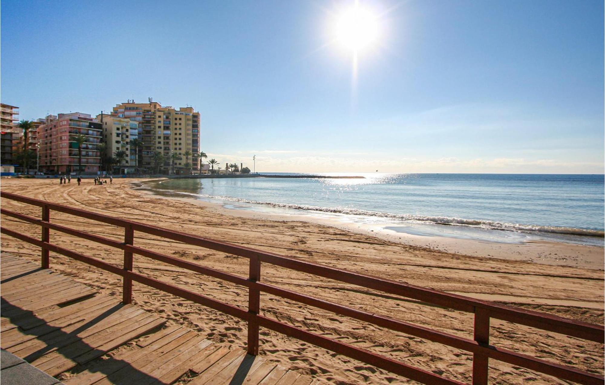 Lovely Apartment In Torrevieja With Kitchen La Mata  Dış mekan fotoğraf